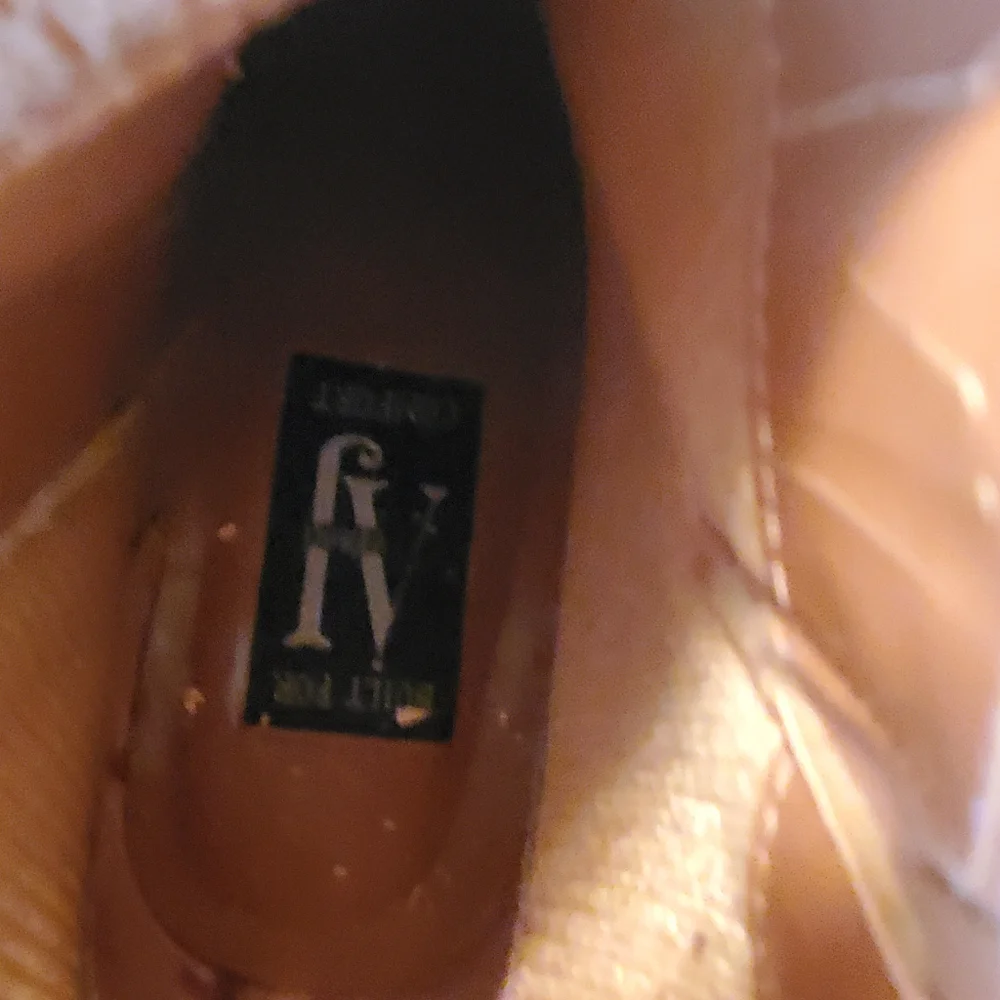 AJ Comfort Ankle Boot Tan,size 8W